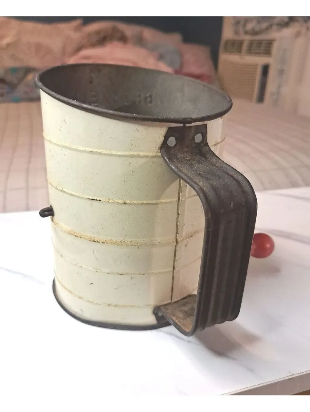Vintage 1950's Bromwell's 3-Cup Measuring Flour Sifter Red Apple Crank Handle